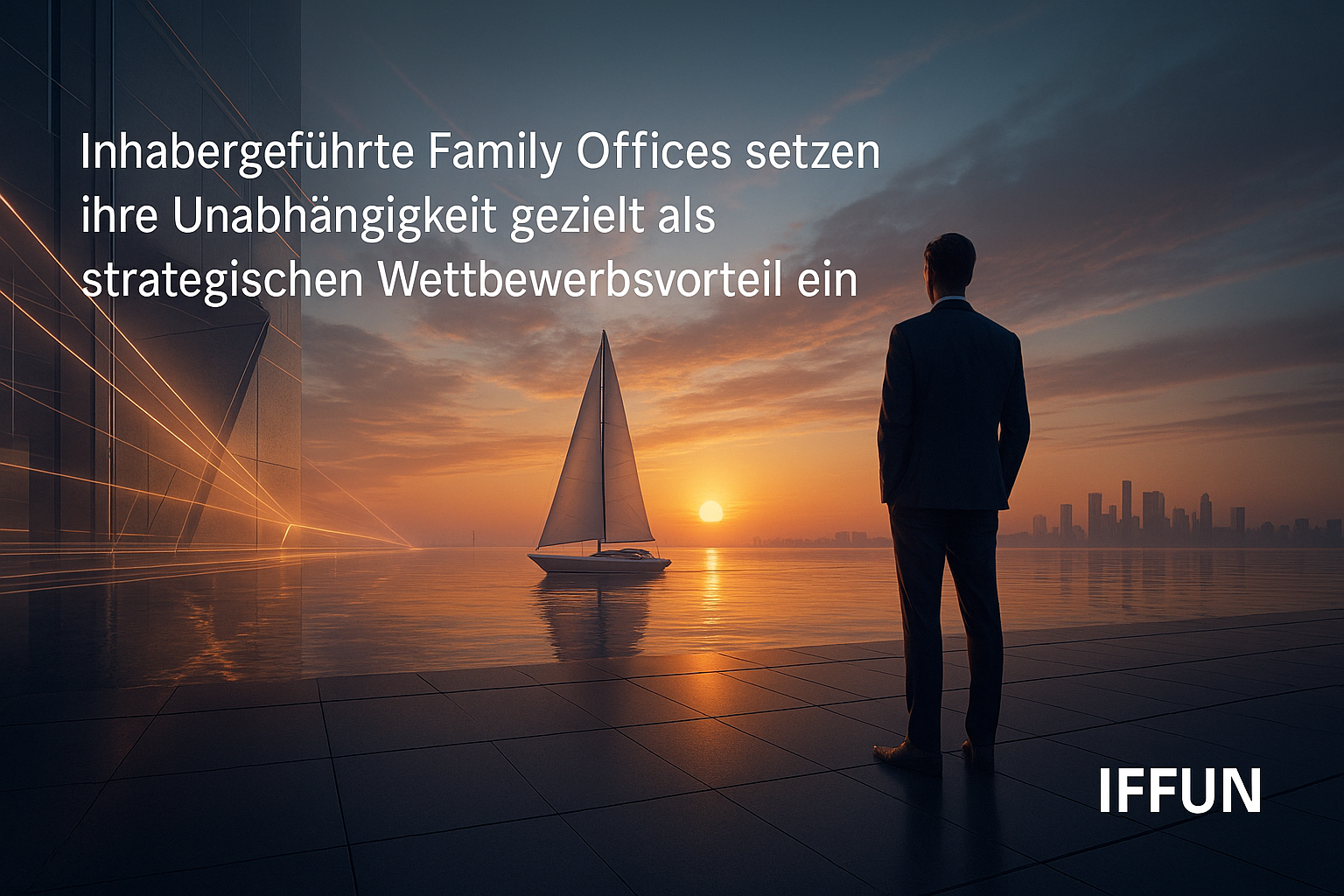 Mann beobachtet Segelboot bei Sonnenuntergang am Wasser.