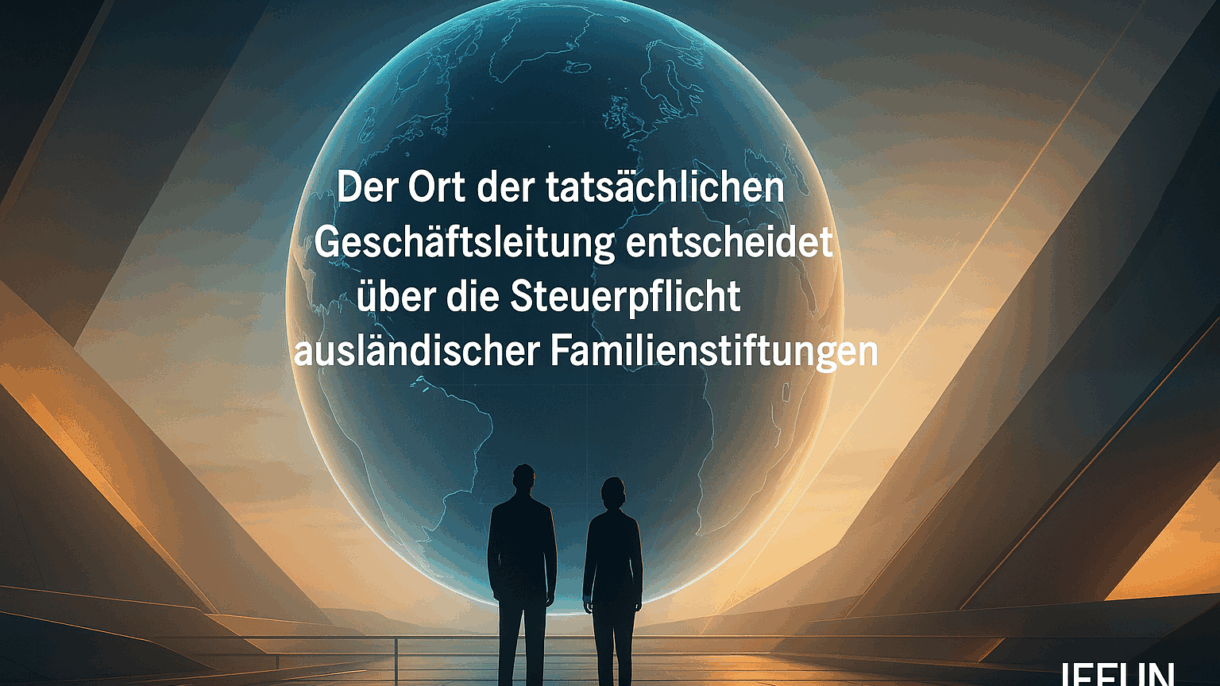 Zwei Personen vor einer großen Weltkugel im Büro