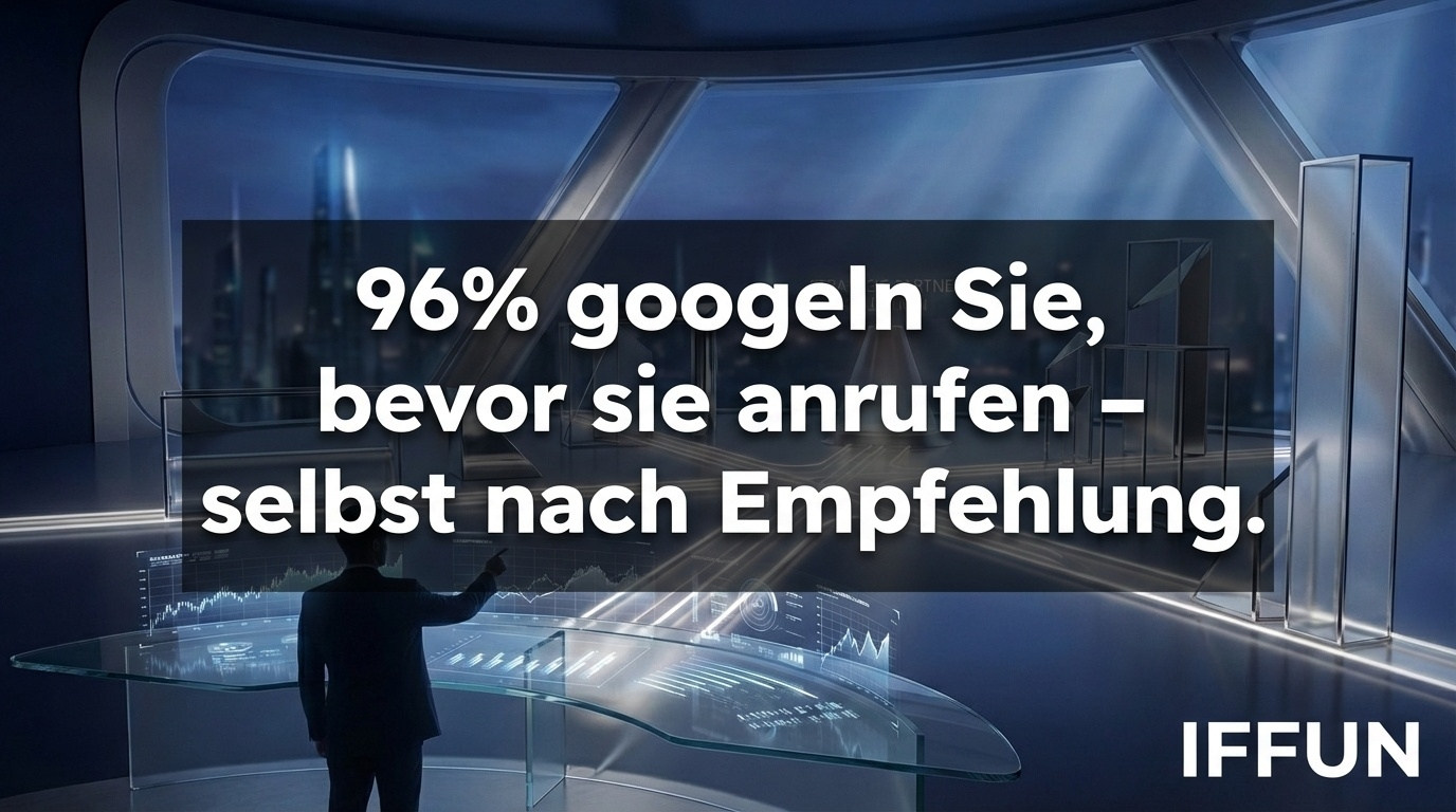 Person vor futuristischem Bildschirm mit Google-Statistik